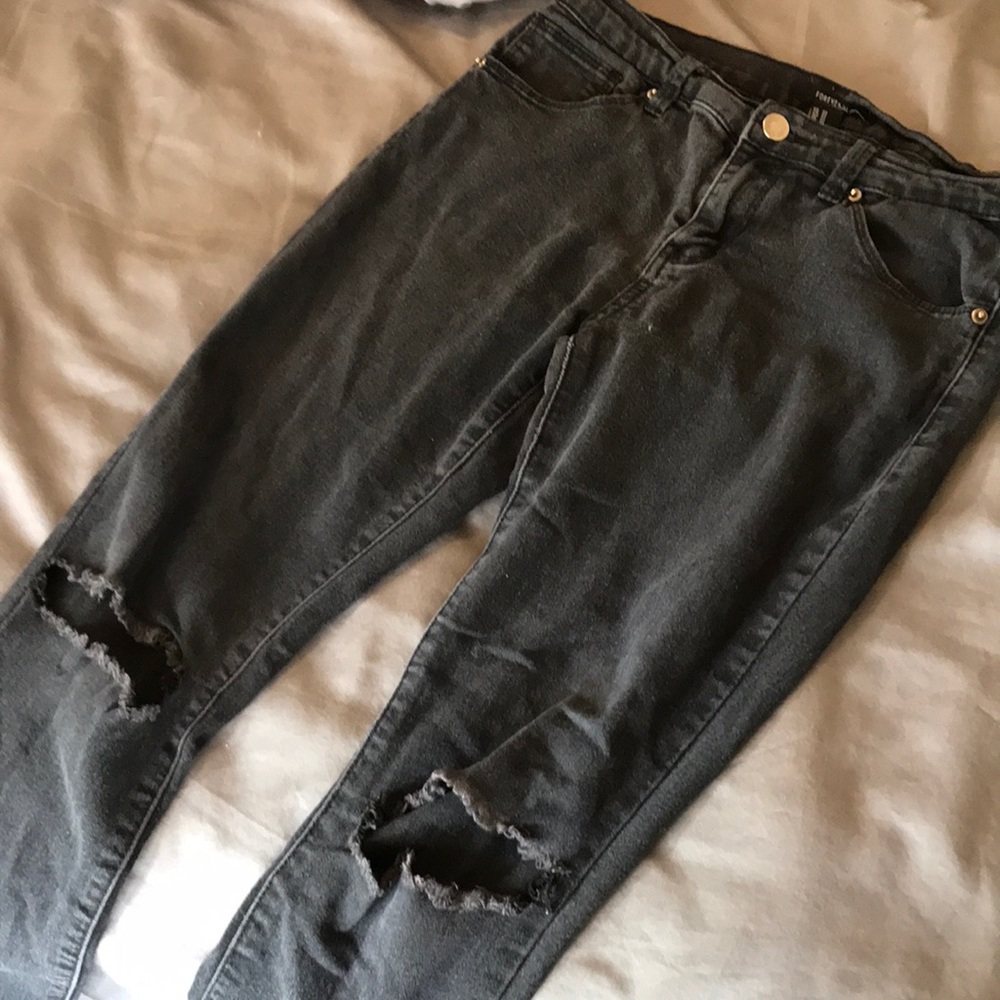 Black Skinny Jeans w/ knee slits